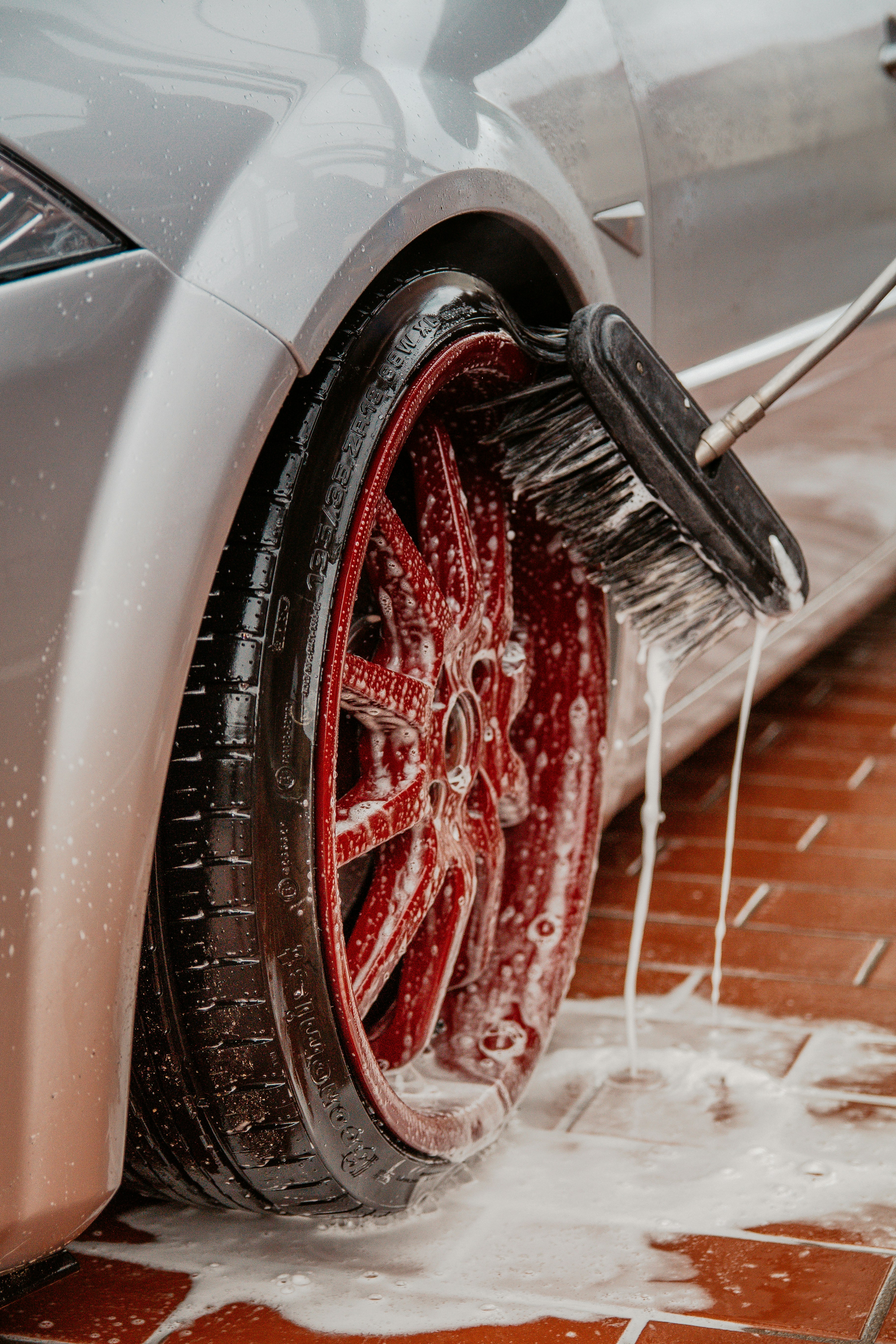 Cleaning wheel with brush